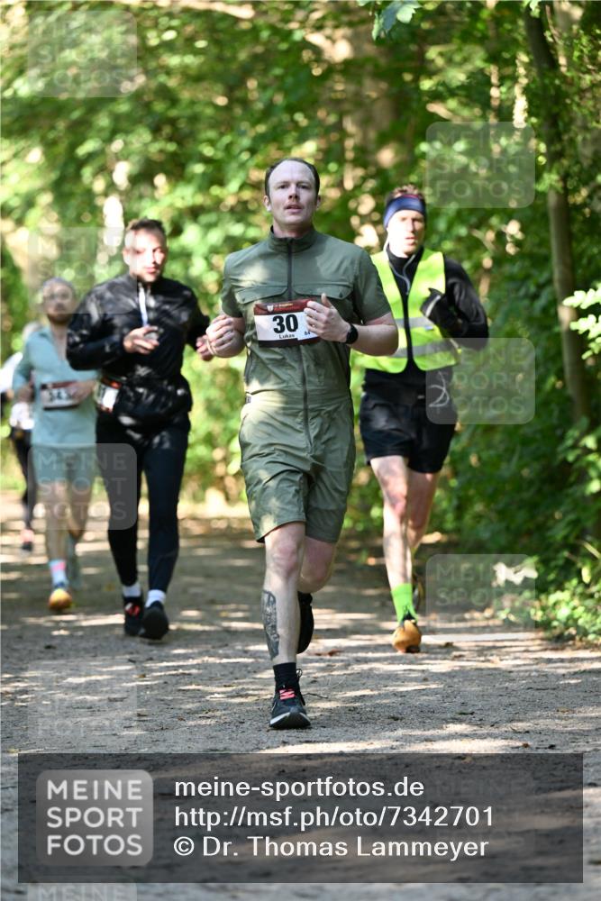 06.10.2024 - Bramfelder Halbmarathon 2024 Dr. Thomas Lammeyer http://msf.ph/oto/7342701 06.10.2024 10:53:51 Laufen 30, 2 meine-sportfotos.de