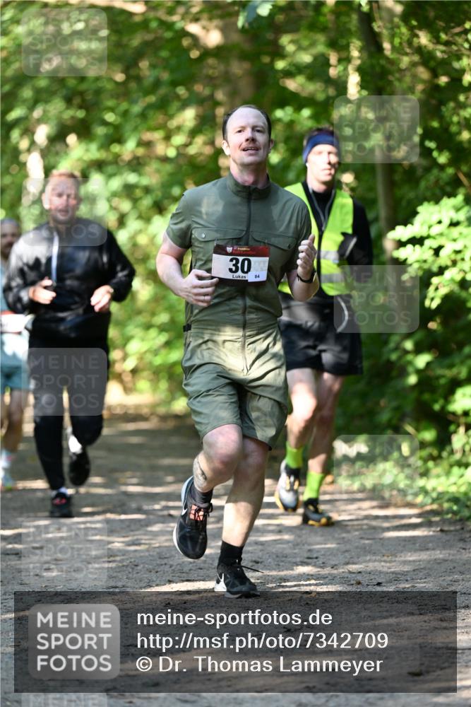 06.10.2024 - Bramfelder Halbmarathon 2024 Dr. Thomas Lammeyer http://msf.ph/oto/7342709 06.10.2024 10:53:51 Laufen 30, 84 meine-sportfotos.de