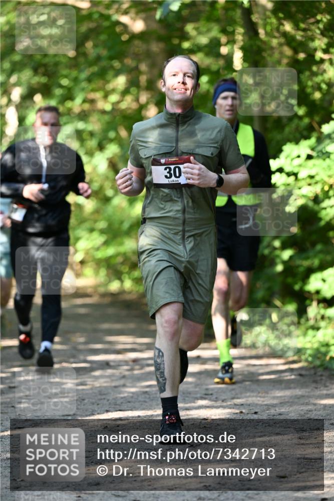06.10.2024 - Bramfelder Halbmarathon 2024 Dr. Thomas Lammeyer http://msf.ph/oto/7342713 06.10.2024 10:53:51 Laufen 31, 30, 30 meine-sportfotos.de
