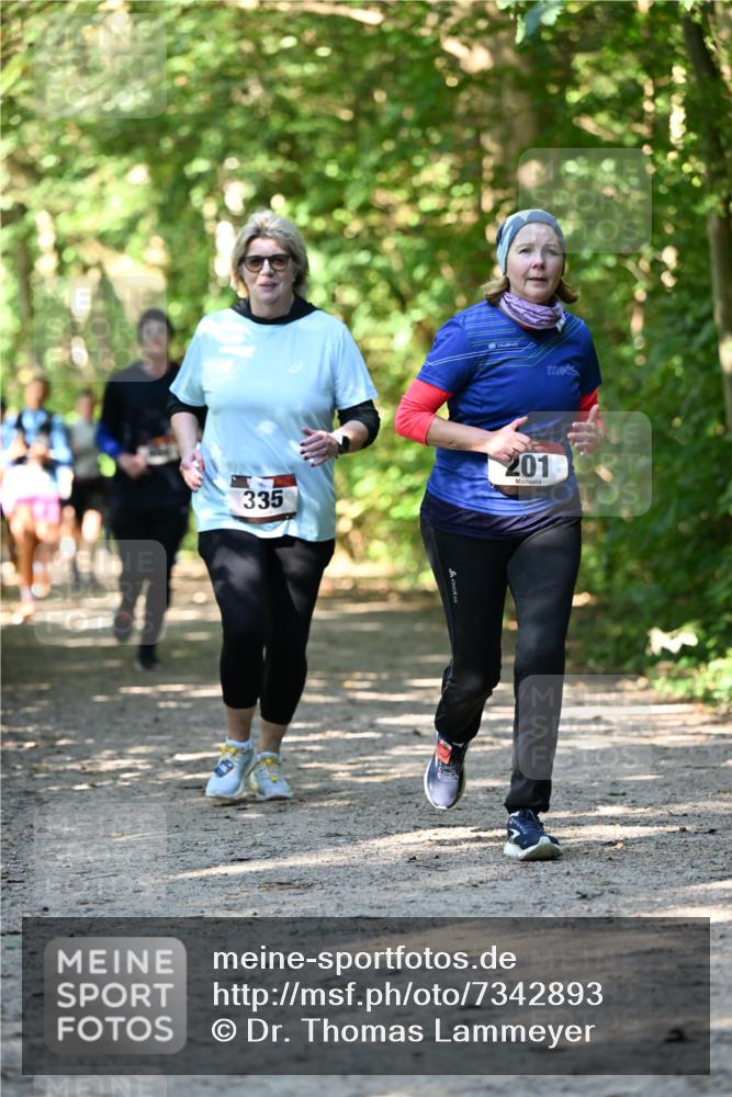 06.10.2024 - Bramfelder Halbmarathon 2024 Dr. Thomas Lammeyer http://msf.ph/oto/7342893 06.10.2024 10:54:08 Laufen 335, 201 meine-sportfotos.de