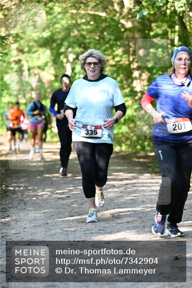 06.10.2024 - Bramfelder Halbmarathon 2024 Dr. Thomas Lammeyer http://msf.ph/oto/7342904 06.10.2024 10:54:09 Laufen 335, 201 meine-sportfotos.de
