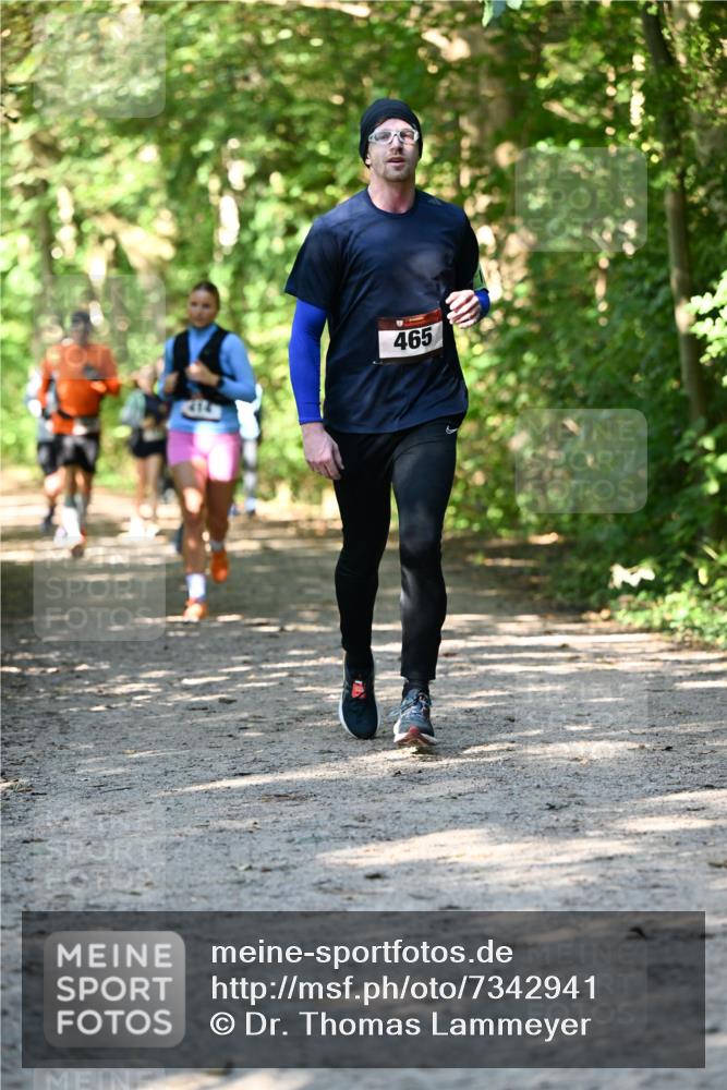 06.10.2024 - Bramfelder Halbmarathon 2024 Dr. Thomas Lammeyer http://msf.ph/oto/7342941 06.10.2024 10:54:11 Laufen 414, 465 meine-sportfotos.de