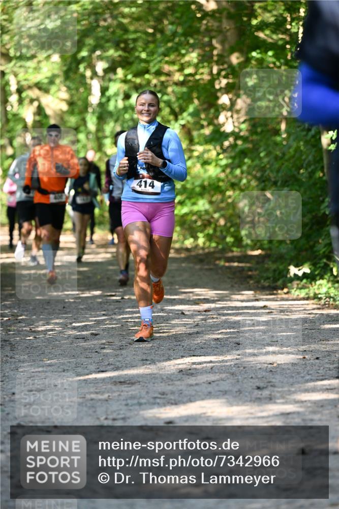 06.10.2024 - Bramfelder Halbmarathon 2024 Dr. Thomas Lammeyer http://msf.ph/oto/7342966 06.10.2024 10:54:14 Laufen 414 meine-sportfotos.de