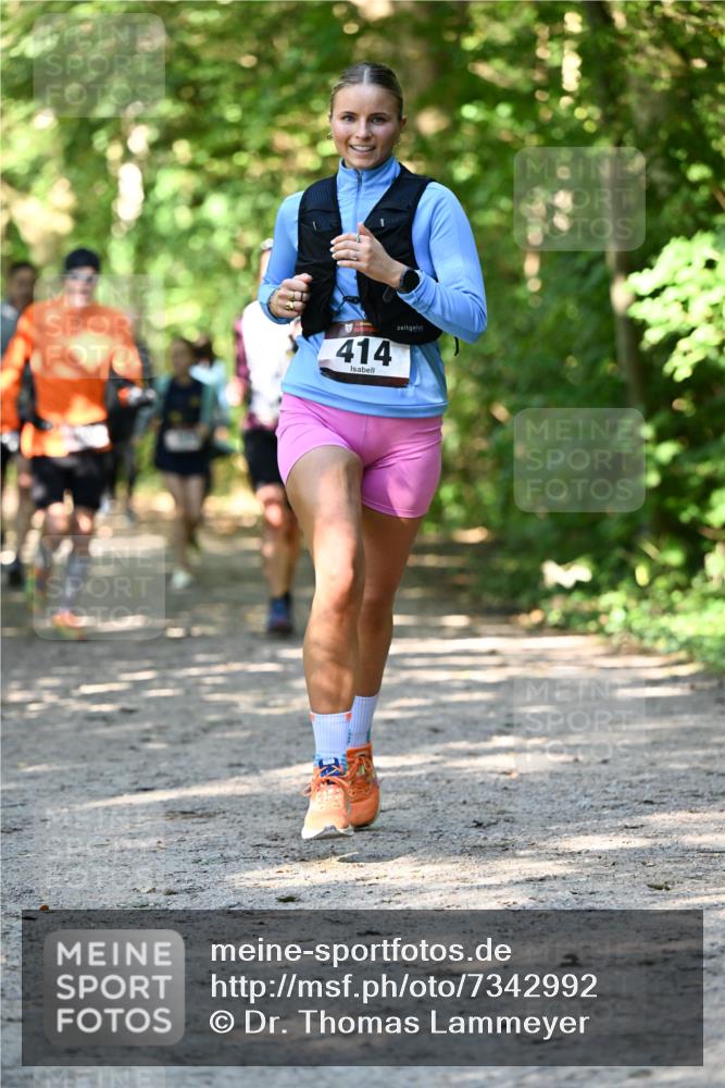 06.10.2024 - Bramfelder Halbmarathon 2024 Dr. Thomas Lammeyer http://msf.ph/oto/7342992 06.10.2024 10:54:15 Laufen 414 meine-sportfotos.de