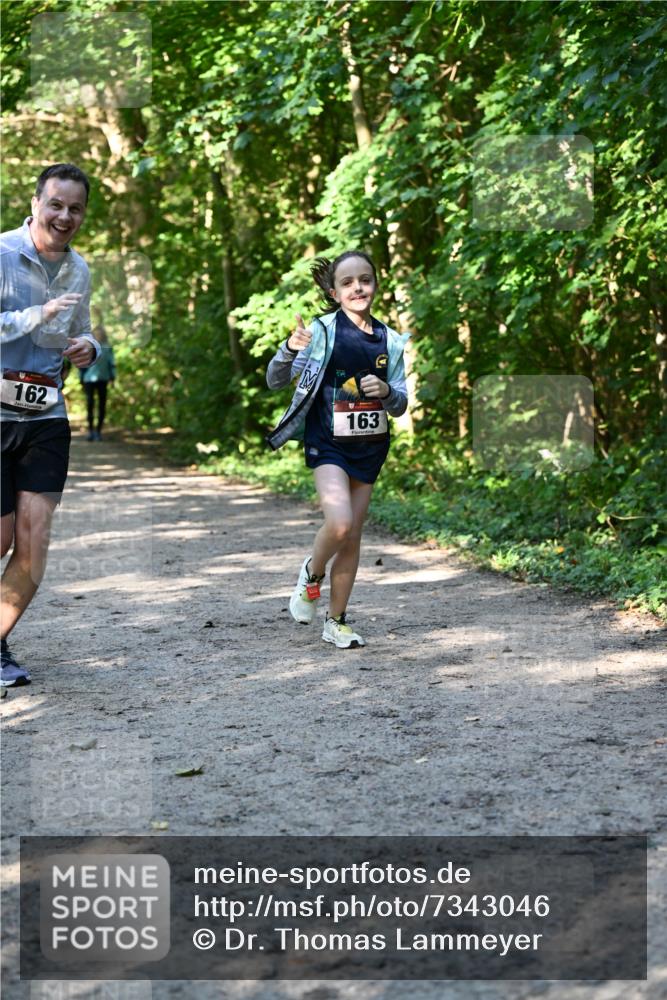 06.10.2024 - Bramfelder Halbmarathon 2024 Dr. Thomas Lammeyer http://msf.ph/oto/7343046 06.10.2024 10:54:22 Laufen 162, 163 meine-sportfotos.de
