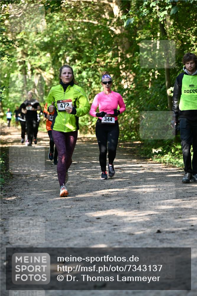 06.10.2024 - Bramfelder Halbmarathon 2024 Dr. Thomas Lammeyer http://msf.ph/oto/7343137 06.10.2024 10:54:37 Laufen 472, 344 meine-sportfotos.de