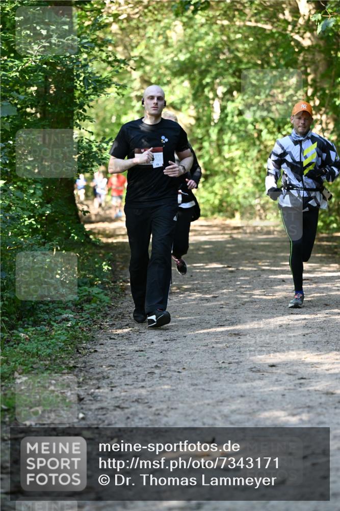 06.10.2024 - Bramfelder Halbmarathon 2024 Dr. Thomas Lammeyer http://msf.ph/oto/7343171 06.10.2024 10:54:44 Laufen  meine-sportfotos.de