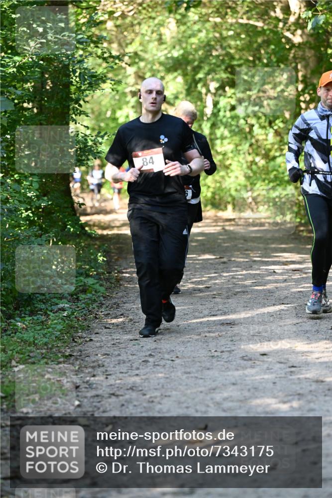 06.10.2024 - Bramfelder Halbmarathon 2024 Dr. Thomas Lammeyer http://msf.ph/oto/7343175 06.10.2024 10:54:44 Laufen 84 meine-sportfotos.de