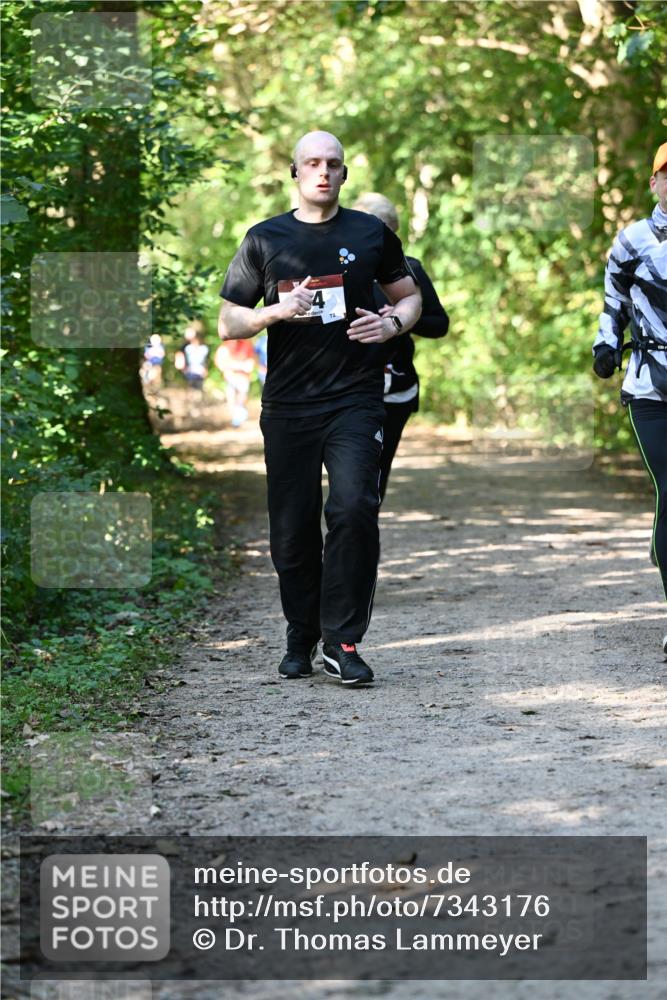 06.10.2024 - Bramfelder Halbmarathon 2024 Dr. Thomas Lammeyer http://msf.ph/oto/7343176 06.10.2024 10:54:44 Laufen  meine-sportfotos.de