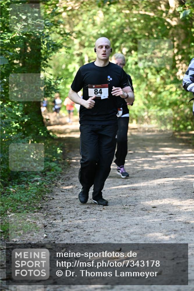 06.10.2024 - Bramfelder Halbmarathon 2024 Dr. Thomas Lammeyer http://msf.ph/oto/7343178 06.10.2024 10:54:45 Laufen 84, 72 meine-sportfotos.de