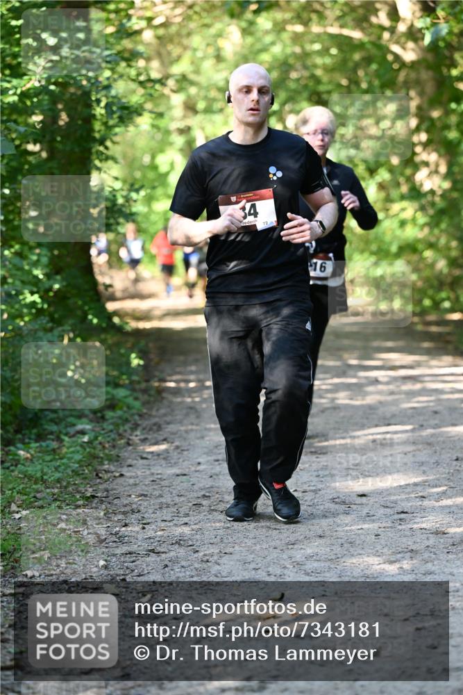 06.10.2024 - Bramfelder Halbmarathon 2024 Dr. Thomas Lammeyer http://msf.ph/oto/7343181 06.10.2024 10:54:45 Laufen 34, 1991, 16 meine-sportfotos.de