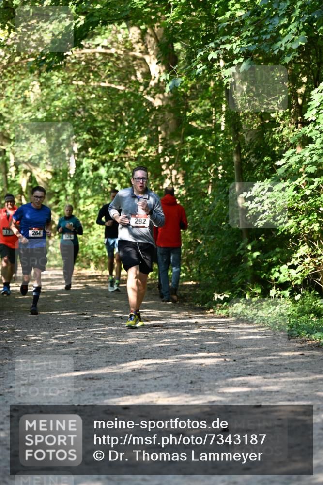 06.10.2024 - Bramfelder Halbmarathon 2024 Dr. Thomas Lammeyer http://msf.ph/oto/7343187 06.10.2024 10:54:53 Laufen 264, 126, 292 meine-sportfotos.de