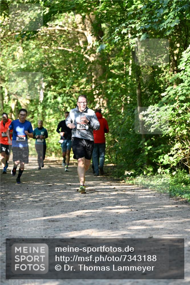 06.10.2024 - Bramfelder Halbmarathon 2024 Dr. Thomas Lammeyer http://msf.ph/oto/7343188 06.10.2024 10:54:53 Laufen 264, 292 meine-sportfotos.de