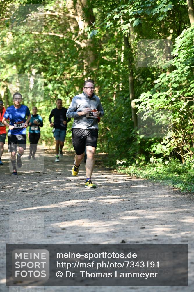 06.10.2024 - Bramfelder Halbmarathon 2024 Dr. Thomas Lammeyer http://msf.ph/oto/7343191 06.10.2024 10:54:53 Laufen  meine-sportfotos.de