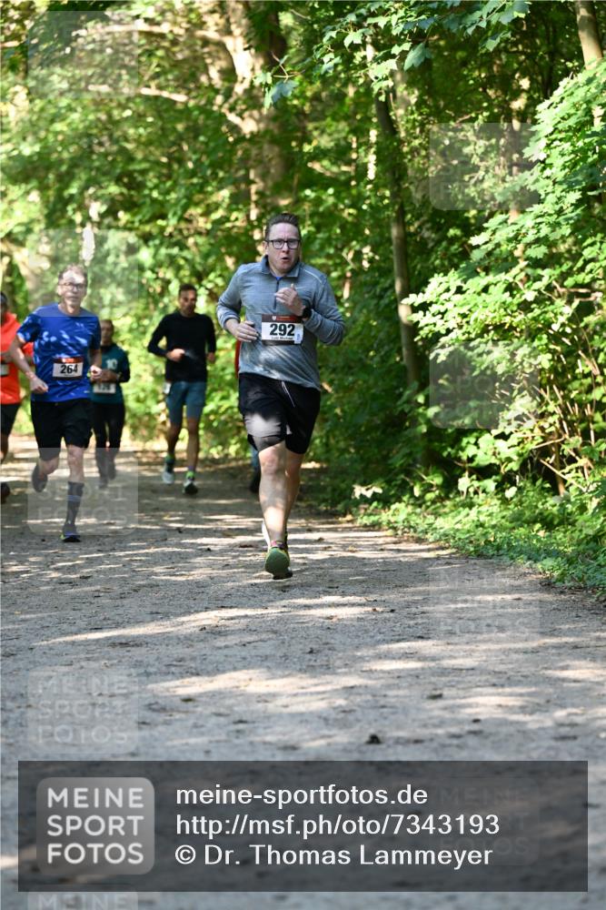 06.10.2024 - Bramfelder Halbmarathon 2024 Dr. Thomas Lammeyer http://msf.ph/oto/7343193 06.10.2024 10:54:54 Laufen 264, 292 meine-sportfotos.de