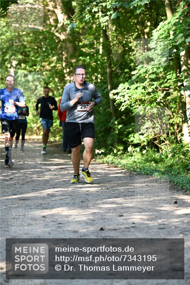 06.10.2024 - Bramfelder Halbmarathon 2024 Dr. Thomas Lammeyer http://msf.ph/oto/7343195 06.10.2024 10:54:54 Laufen 292 meine-sportfotos.de