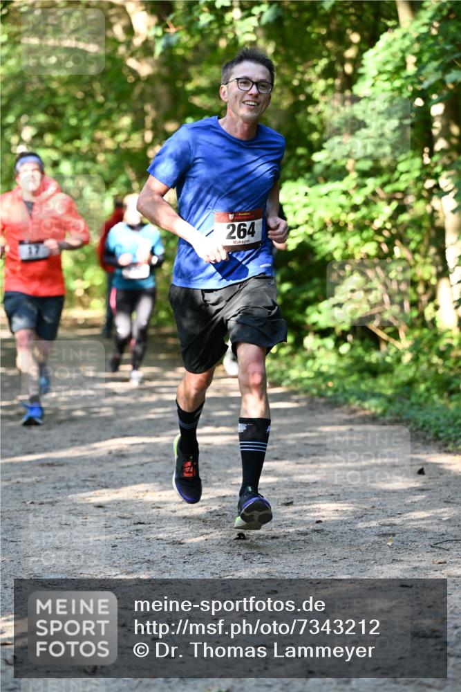 06.10.2024 - Bramfelder Halbmarathon 2024 Dr. Thomas Lammeyer http://msf.ph/oto/7343212 06.10.2024 10:54:57 Laufen 264 meine-sportfotos.de
