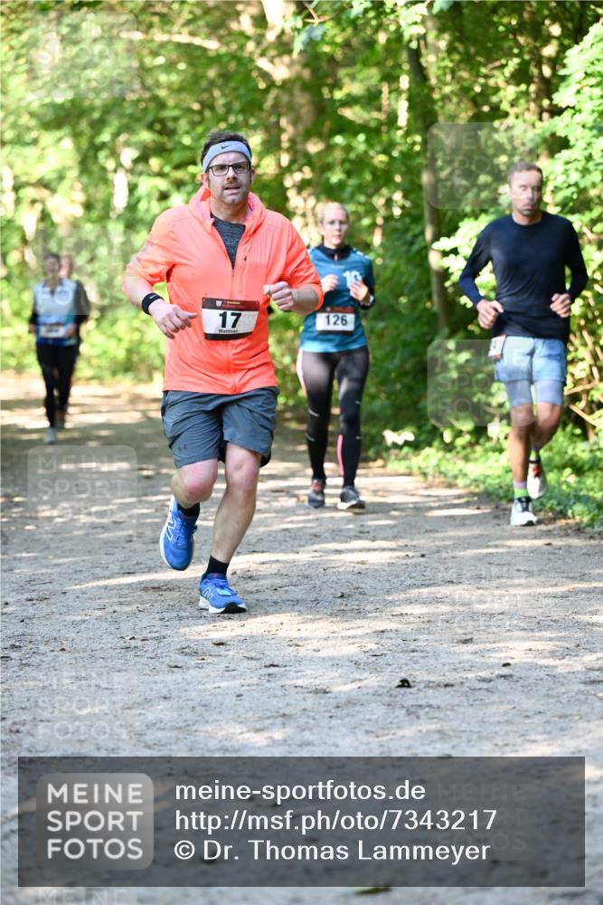06.10.2024 - Bramfelder Halbmarathon 2024 Dr. Thomas Lammeyer http://msf.ph/oto/7343217 06.10.2024 10:54:58 Laufen 17, 126 meine-sportfotos.de