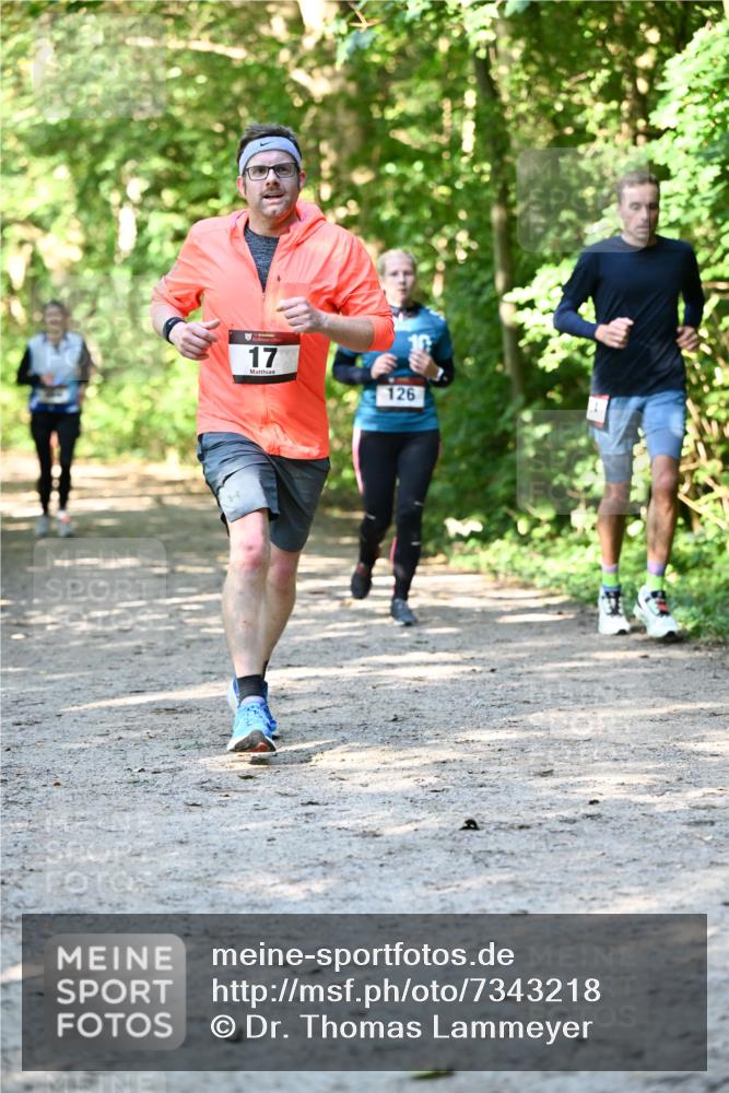 06.10.2024 - Bramfelder Halbmarathon 2024 Dr. Thomas Lammeyer http://msf.ph/oto/7343218 06.10.2024 10:54:58 Laufen 17, 126 meine-sportfotos.de