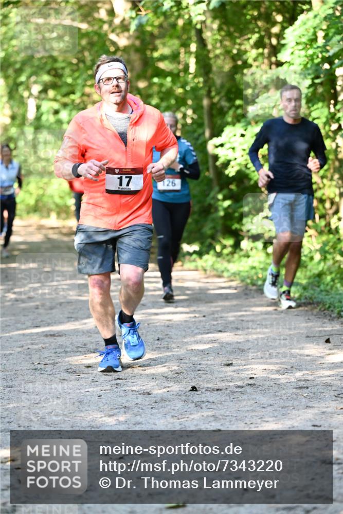 06.10.2024 - Bramfelder Halbmarathon 2024 Dr. Thomas Lammeyer http://msf.ph/oto/7343220 06.10.2024 10:54:58 Laufen 17, 126 meine-sportfotos.de