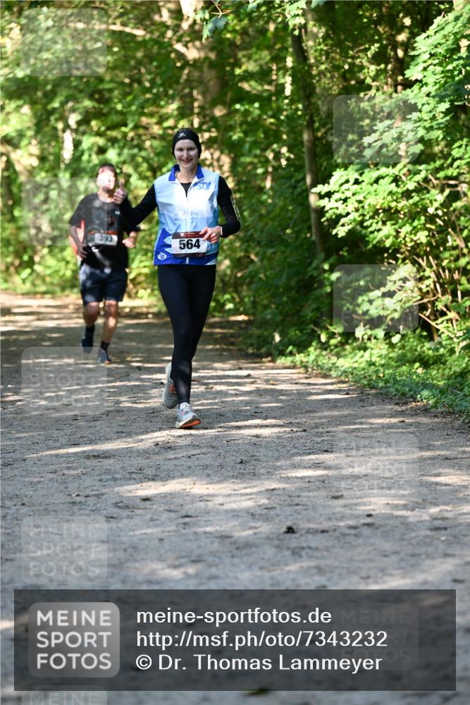06.10.2024 - Bramfelder Halbmarathon 2024 Dr. Thomas Lammeyer http://msf.ph/oto/7343232 06.10.2024 10:55:02 Laufen 393, 564 meine-sportfotos.de