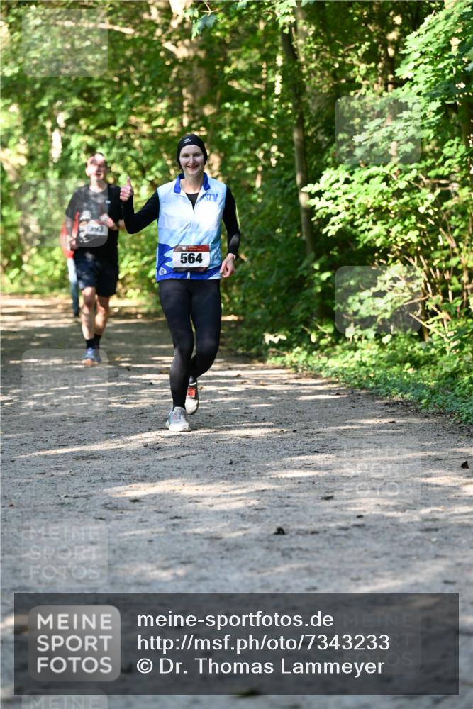 06.10.2024 - Bramfelder Halbmarathon 2024 Dr. Thomas Lammeyer http://msf.ph/oto/7343233 06.10.2024 10:55:02 Laufen 393, 564 meine-sportfotos.de