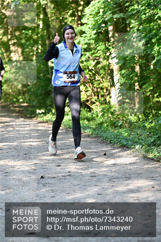 06.10.2024 - Bramfelder Halbmarathon 2024 Dr. Thomas Lammeyer http://msf.ph/oto/7343240 06.10.2024 10:55:03 Laufen 564 meine-sportfotos.de