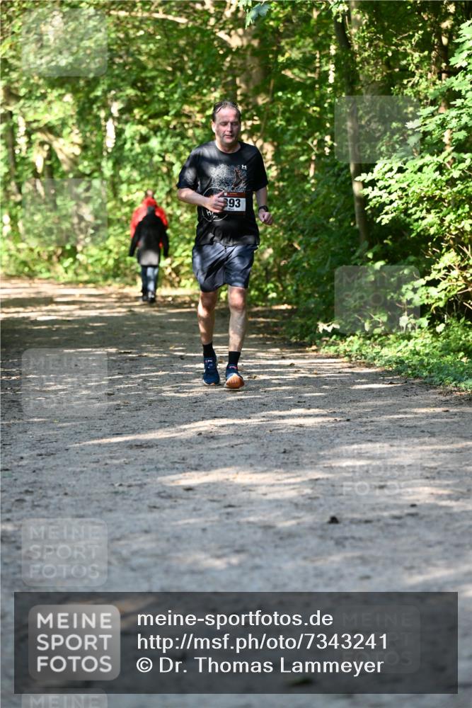 06.10.2024 - Bramfelder Halbmarathon 2024 Dr. Thomas Lammeyer http://msf.ph/oto/7343241 06.10.2024 10:55:04 Laufen 393 meine-sportfotos.de