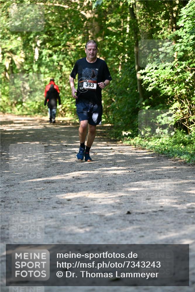 06.10.2024 - Bramfelder Halbmarathon 2024 Dr. Thomas Lammeyer http://msf.ph/oto/7343243 06.10.2024 10:55:04 Laufen 393 meine-sportfotos.de