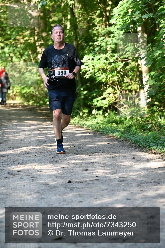 06.10.2024 - Bramfelder Halbmarathon 2024 Dr. Thomas Lammeyer http://msf.ph/oto/7343250 06.10.2024 10:55:05 Laufen 393 meine-sportfotos.de