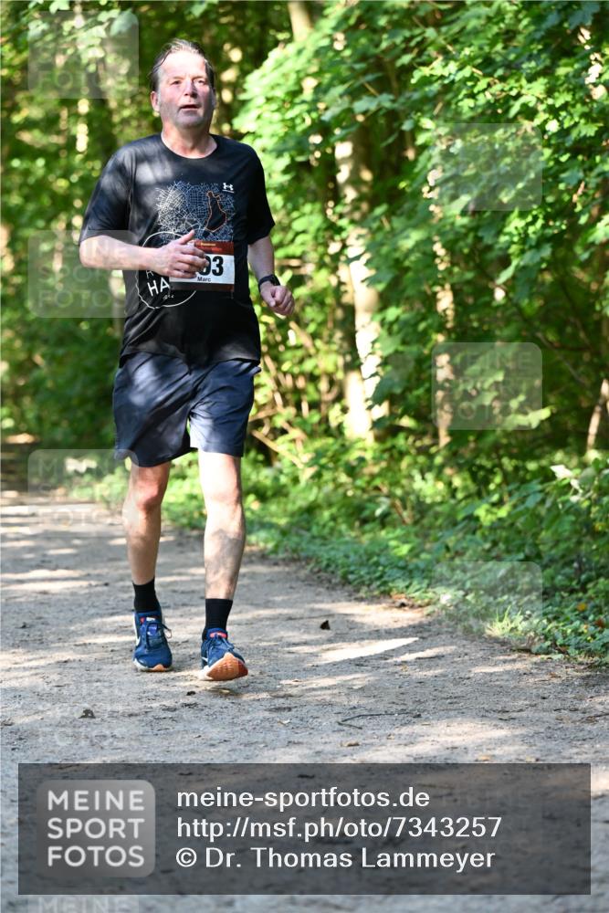 06.10.2024 - Bramfelder Halbmarathon 2024 Dr. Thomas Lammeyer http://msf.ph/oto/7343257 06.10.2024 10:55:06 Laufen 03 meine-sportfotos.de