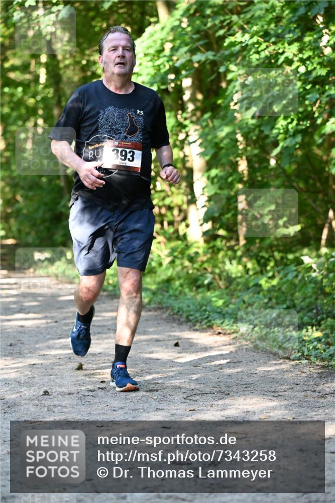 06.10.2024 - Bramfelder Halbmarathon 2024 Dr. Thomas Lammeyer http://msf.ph/oto/7343258 06.10.2024 10:55:06 Laufen 393 meine-sportfotos.de
