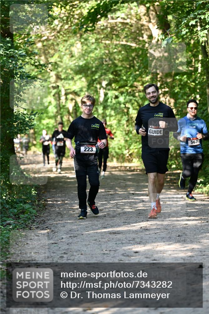 06.10.2024 - Bramfelder Halbmarathon 2024 Dr. Thomas Lammeyer http://msf.ph/oto/7343282 06.10.2024 10:55:33 Laufen 223, 567 meine-sportfotos.de
