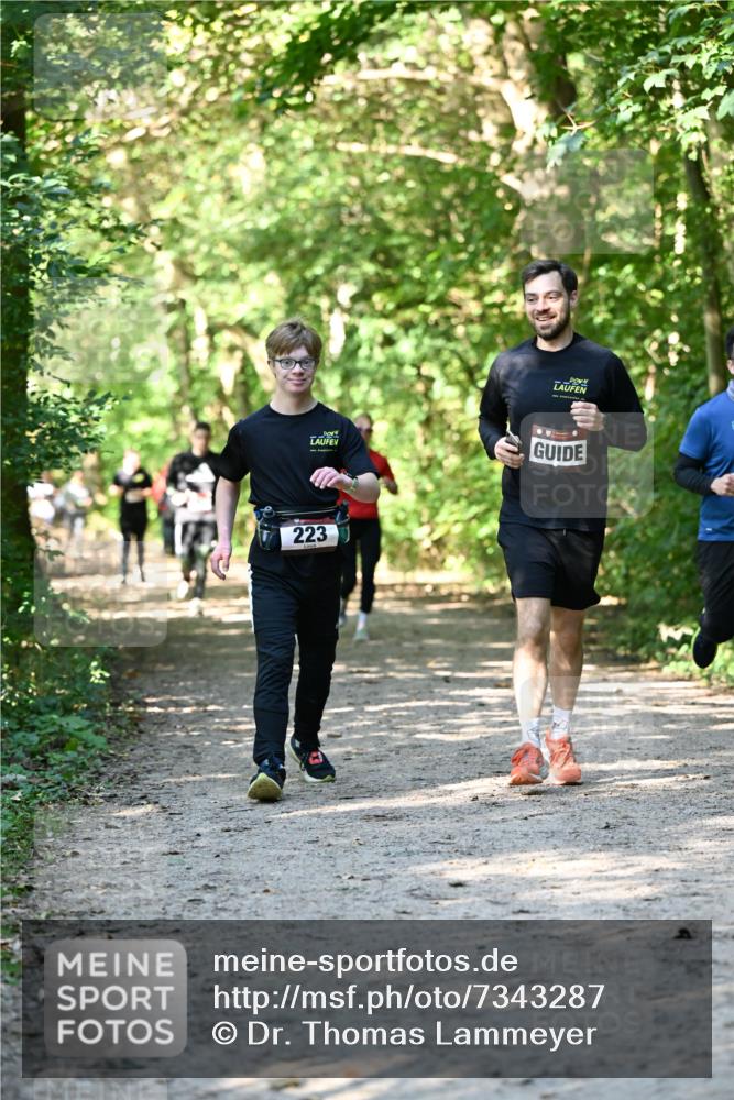 06.10.2024 - Bramfelder Halbmarathon 2024 Dr. Thomas Lammeyer http://msf.ph/oto/7343287 06.10.2024 10:55:34 Laufen 223 meine-sportfotos.de
