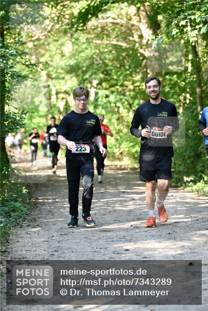 06.10.2024 - Bramfelder Halbmarathon 2024 Dr. Thomas Lammeyer http://msf.ph/oto/7343289 06.10.2024 10:55:34 Laufen 223 meine-sportfotos.de