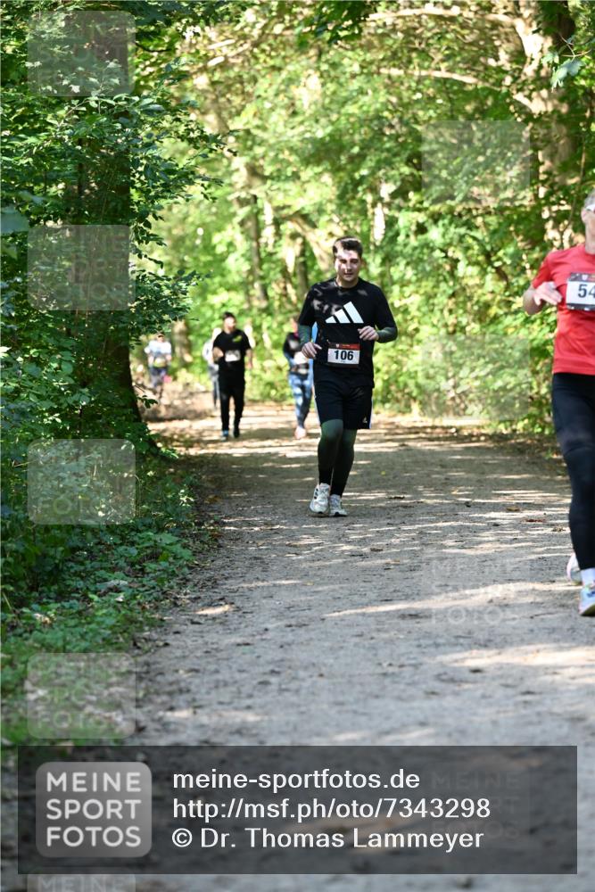 06.10.2024 - Bramfelder Halbmarathon 2024 Dr. Thomas Lammeyer http://msf.ph/oto/7343298 06.10.2024 10:55:38 Laufen 106, 54 meine-sportfotos.de