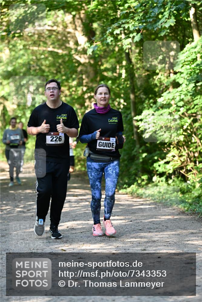 06.10.2024 - Bramfelder Halbmarathon 2024 Dr. Thomas Lammeyer http://msf.ph/oto/7343353 06.10.2024 10:55:54 Laufen 226, 145, 143 meine-sportfotos.de
