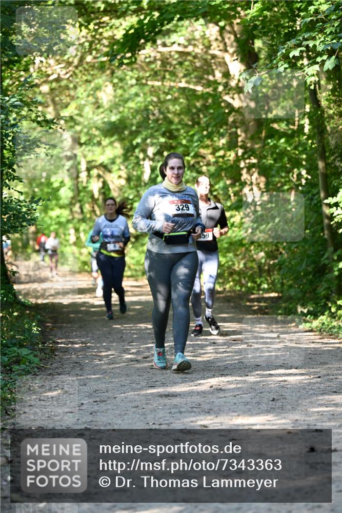 06.10.2024 - Bramfelder Halbmarathon 2024 Dr. Thomas Lammeyer http://msf.ph/oto/7343363 06.10.2024 10:55:59 Laufen 329, 159 meine-sportfotos.de