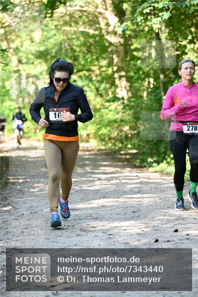 06.10.2024 - Bramfelder Halbmarathon 2024 Dr. Thomas Lammeyer http://msf.ph/oto/7343440 06.10.2024 10:56:29 Laufen 16, 278 meine-sportfotos.de