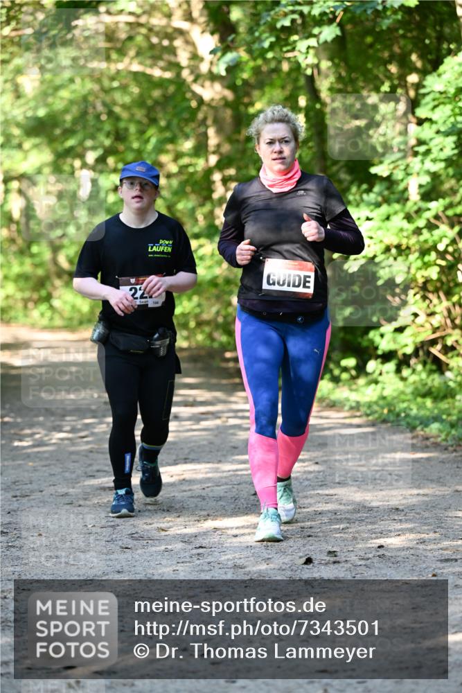 06.10.2024 - Bramfelder Halbmarathon 2024 Dr. Thomas Lammeyer http://msf.ph/oto/7343501 06.10.2024 10:56:58 Laufen 22, 144 meine-sportfotos.de