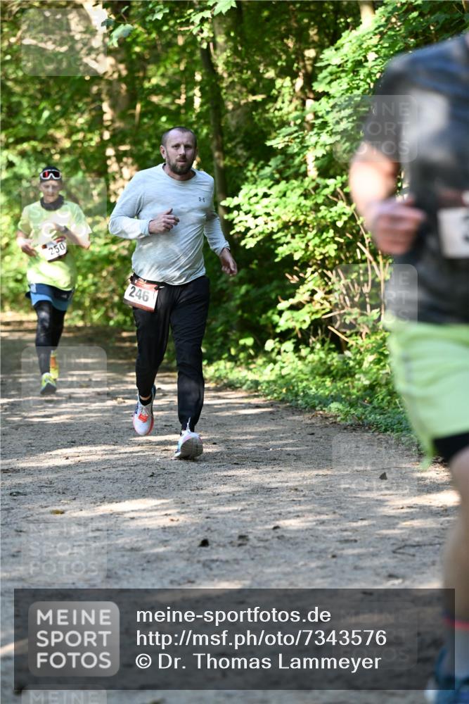 06.10.2024 - Bramfelder Halbmarathon 2024 Dr. Thomas Lammeyer http://msf.ph/oto/7343576 06.10.2024 10:57:30 Laufen 250, 246 meine-sportfotos.de