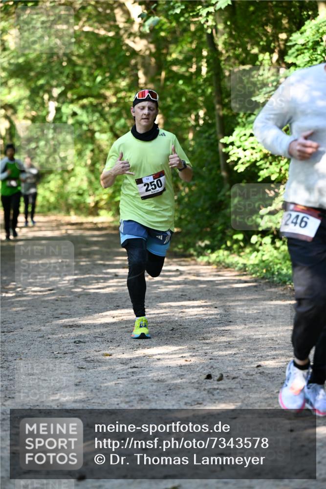 06.10.2024 - Bramfelder Halbmarathon 2024 Dr. Thomas Lammeyer http://msf.ph/oto/7343578 06.10.2024 10:57:31 Laufen 11, 250, 246 meine-sportfotos.de