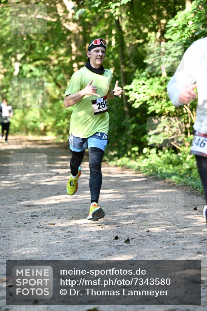 06.10.2024 - Bramfelder Halbmarathon 2024 Dr. Thomas Lammeyer http://msf.ph/oto/7343580 06.10.2024 10:57:31 Laufen 11, 250, 46 meine-sportfotos.de