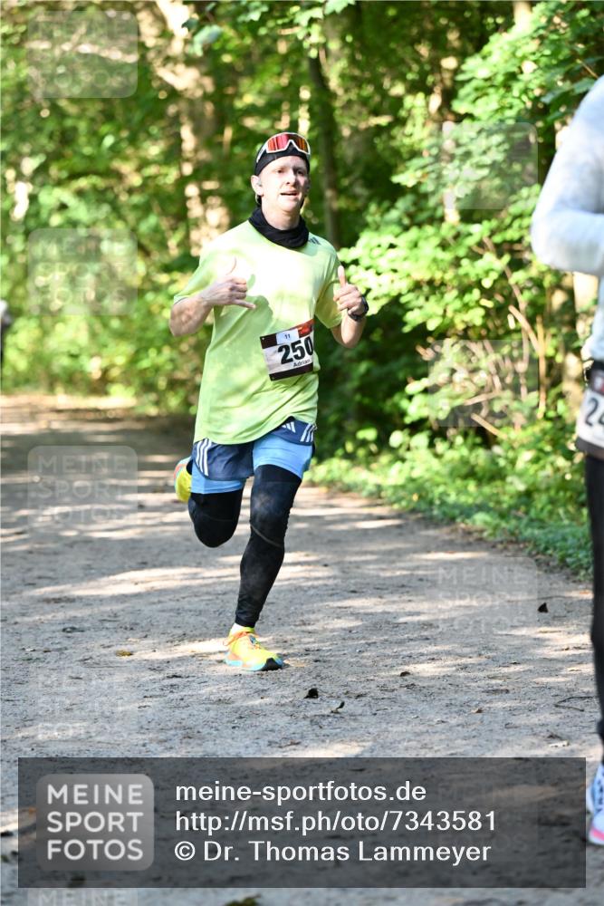 06.10.2024 - Bramfelder Halbmarathon 2024 Dr. Thomas Lammeyer http://msf.ph/oto/7343581 06.10.2024 10:57:32 Laufen 11, 250 meine-sportfotos.de