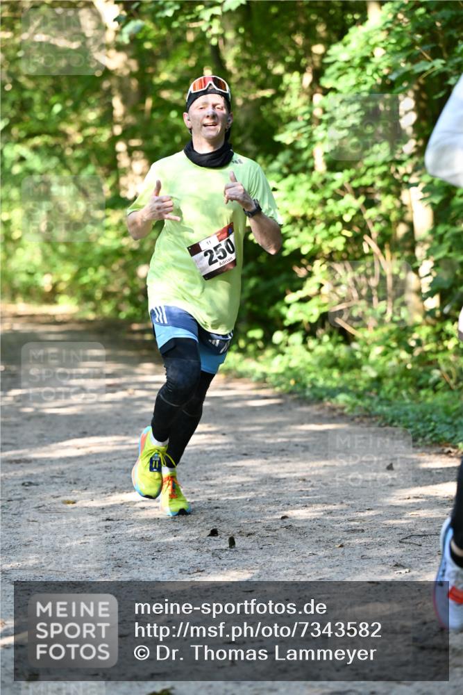 06.10.2024 - Bramfelder Halbmarathon 2024 Dr. Thomas Lammeyer http://msf.ph/oto/7343582 06.10.2024 10:57:32 Laufen 11, 250 meine-sportfotos.de