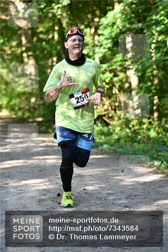 06.10.2024 - Bramfelder Halbmarathon 2024 Dr. Thomas Lammeyer http://msf.ph/oto/7343584 06.10.2024 10:57:32 Laufen 11, 250 meine-sportfotos.de