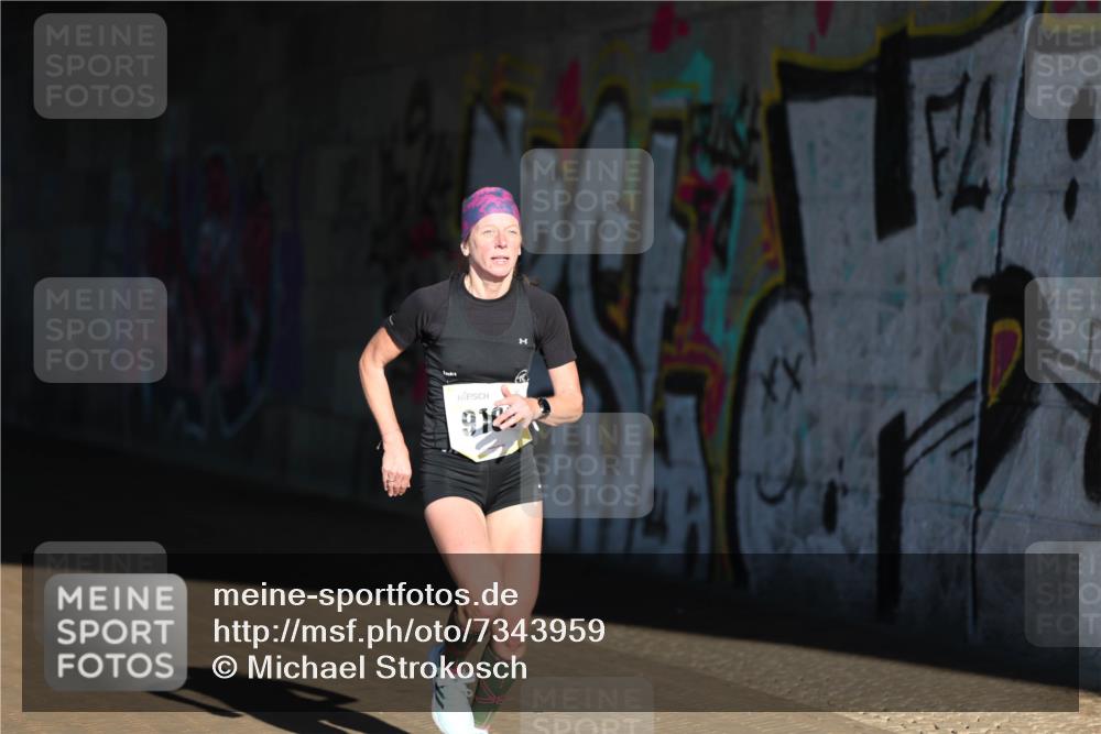 06.10.2024 - 19. swb-Marathon Bremen Michael Strokosch http://msf.ph/oto/7343959 06.10.2024 10:10:06 Laufen  meine-sportfotos.de