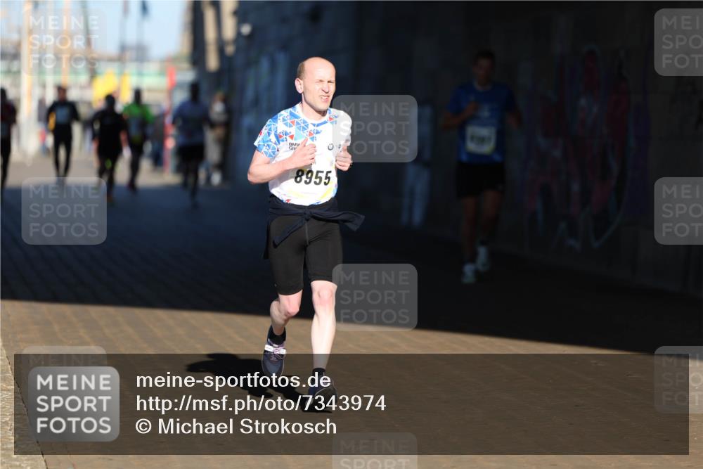 06.10.2024 - 19. swb-Marathon Bremen Michael Strokosch http://msf.ph/oto/7343974 06.10.2024 10:10:13 Laufen 8955 meine-sportfotos.de