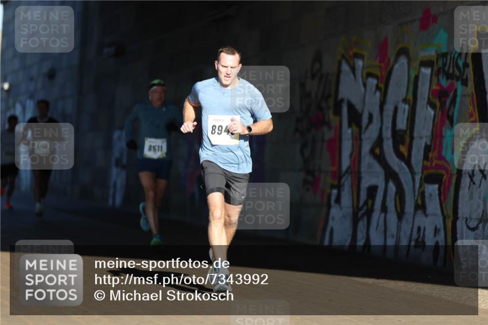 06.10.2024 - 19. swb-Marathon Bremen Michael Strokosch http://msf.ph/oto/7343992 06.10.2024 10:10:39 Laufen 8511, 894 meine-sportfotos.de
