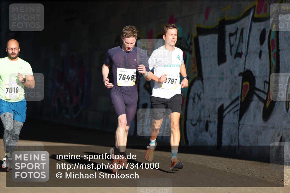 06.10.2024 - 19. swb-Marathon Bremen Michael Strokosch http://msf.ph/oto/7344000 06.10.2024 10:10:47 Laufen 7019, 7646, 3791 meine-sportfotos.de